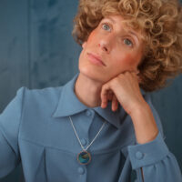 collier dunes plumes bleues