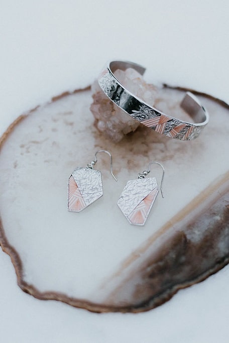 bijoux sur mesure mariage argent et plumes