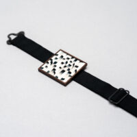 Noeud papillon Lady i. orné d'une mosaïque de plumes de faisan noires et blanches