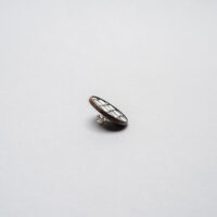 Broche ronde Lady m. ornée d'une mosaïque de plumes de faisan noires et blanches